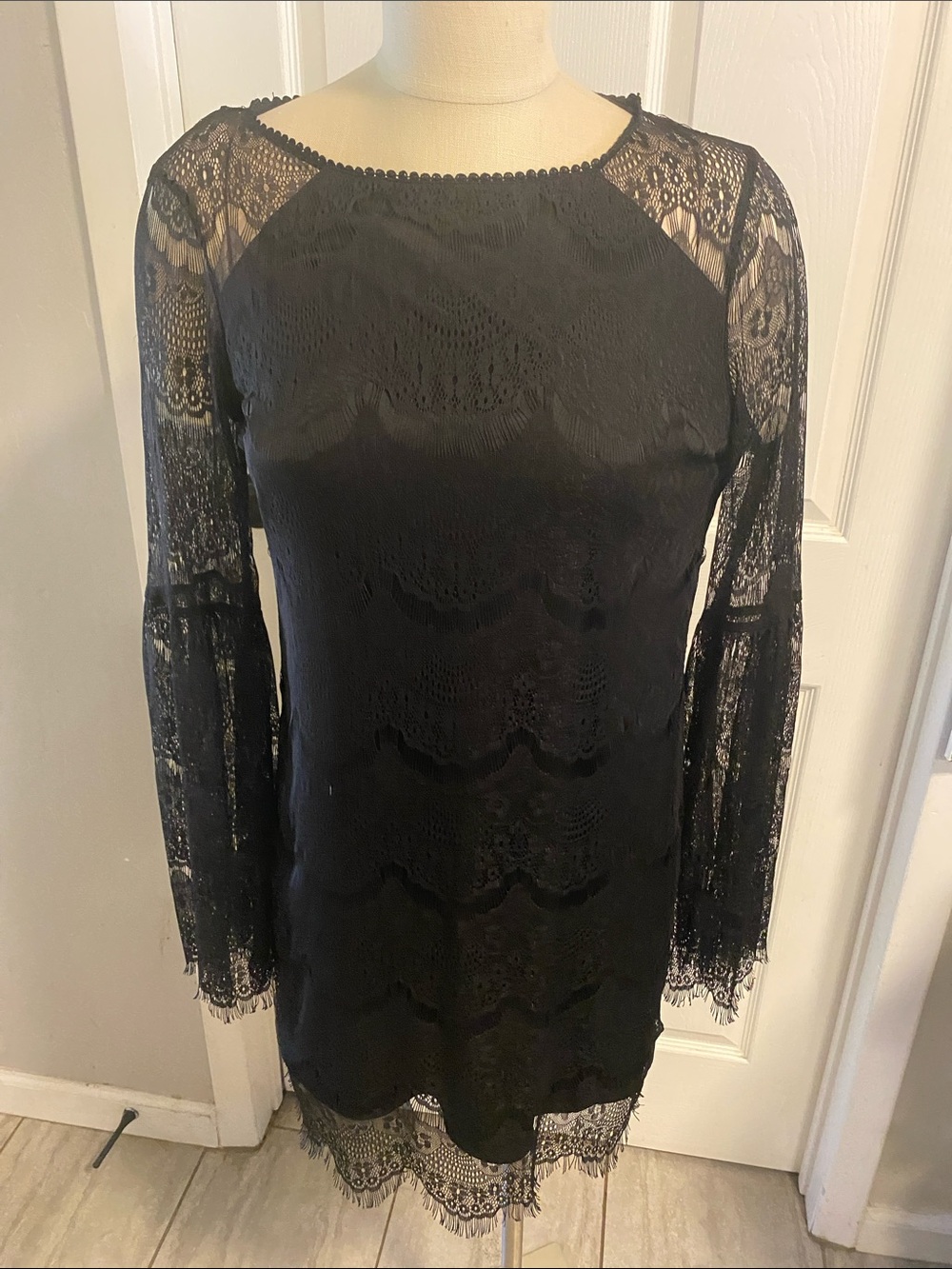 Bongo beautiful detailed lace dress. Size M